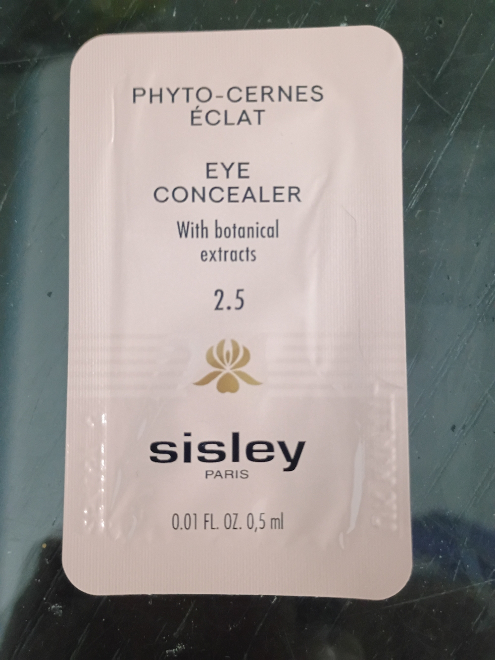 Sisley-Paris Eye Concealer Sample 2.5 Beige with Gold Logo. 20 Units
